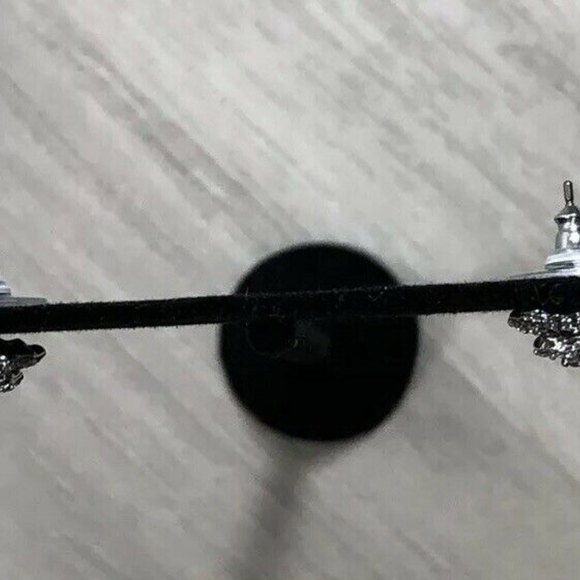 Kate Spade  Crystal mini Flower Stud Earrings - Picture 4 of 5